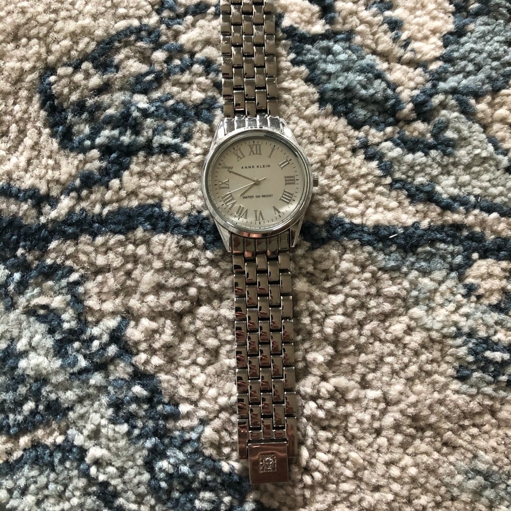 EUC Chic silver Anne Klein women's watch